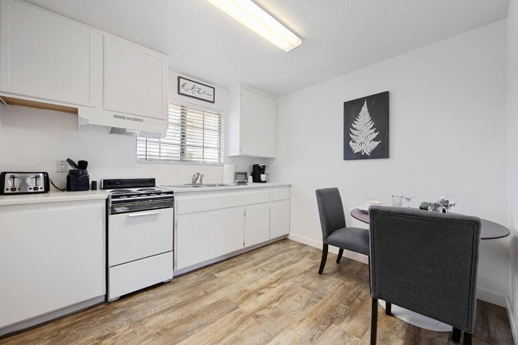 Couples Studio 1 W Full Kitchen Apartment Oakhurst Exterior foto